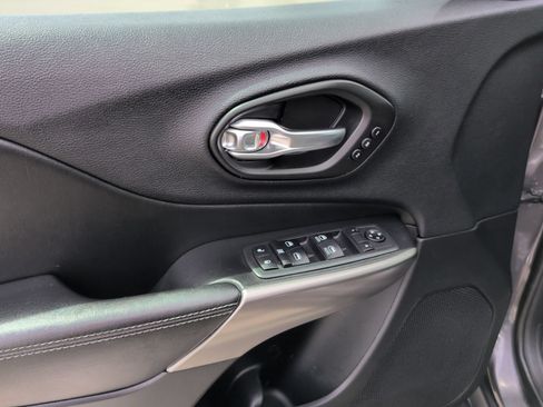Used 2020 Jeep Cherokee Limited AWD/4WD image 15