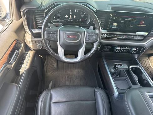 Used 2022 GMC Sierra 1500 SLT image 16