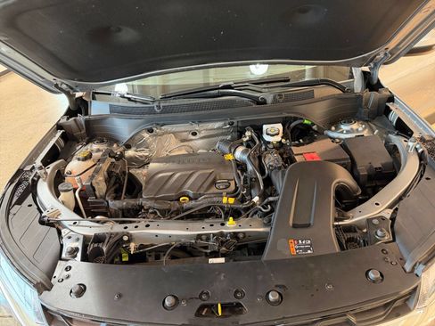 Used 2025 Chevrolet Trax LT FWD image 31