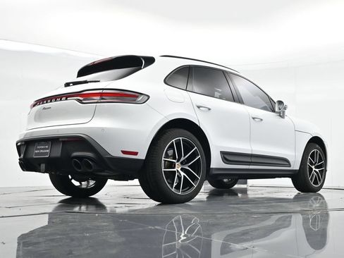 Certified 2025 Porsche Macan AWD/4WD image 27