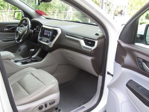 Used 2017 GMC Acadia SLT AWD/4WD image 19