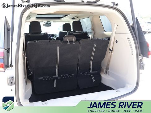 Used 2022 Chrysler Pacifica Limited FWD image 14