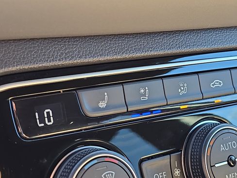 Certified 2021 Volkswagen Atlas Cross Sport SEL Premium image 21