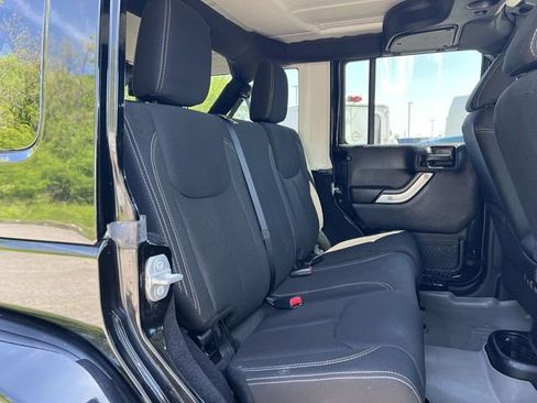 Used 2016 Jeep Wrangler Unlimited Sahara w/ Connectivity Group AWD/4WD image 26