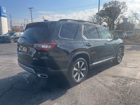 New 2025 Honda Pilot Touring image 6
