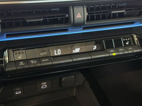 New 2026 Toyota Prius FWD image 23