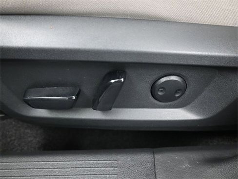 Used 2025 Nissan Rogue SV image 33