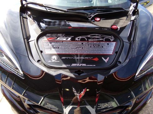 Used 2021 Chevrolet Corvette 3LT Z51 Coupe w/ Z51 Performance Package image 16