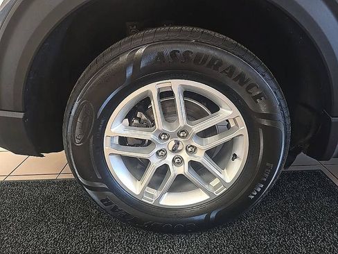Used 2025 Ford Explorer Active AWD/4WD image 42