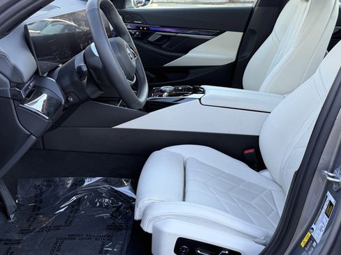 Used 2025 BMW i5 xDrive40 w/ Premium Package image 15