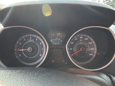 Used 2015 Hyundai Elantra SE w/ Option Group 03 FWD image 13