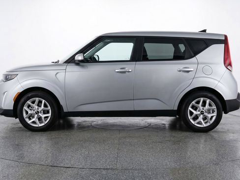 Used 2025 Kia Soul LX w/ LX Technology Package FWD image 5