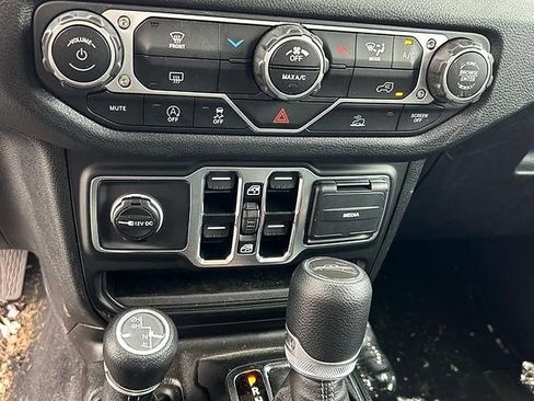 Used 2025 Jeep Gladiator Sport AWD/4WD image 15