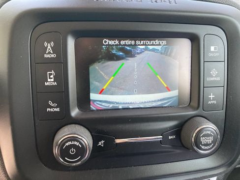Used 2016 Jeep Renegade Latitude AWD/4WD image 24