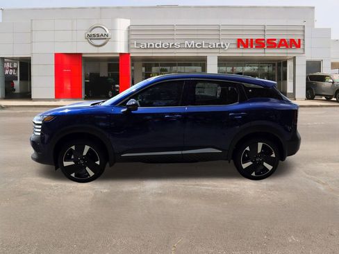 New 2026 Nissan Kicks SR w/ SR Premium Package FWD image 6