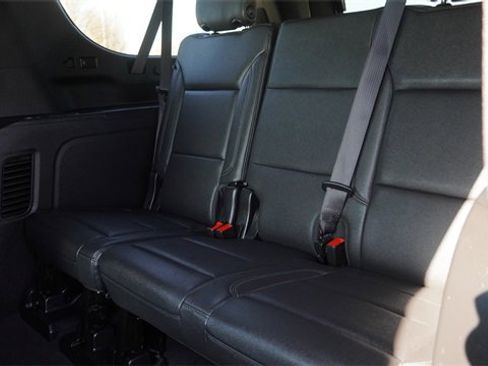 Used 2024 Chevrolet Suburban LT image 15