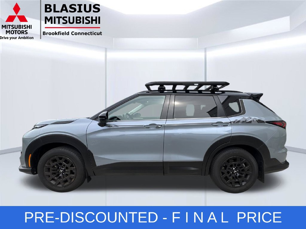 Used 2025 Mitsubishi Outlander AWD image 14