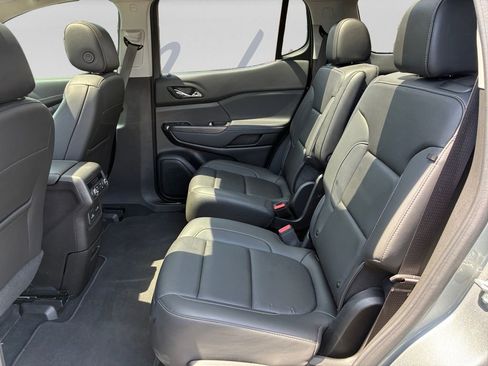 Used 2023 GMC Acadia SLT w/ Preferred Package FWD image 31