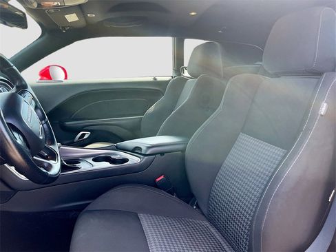 Used 2022 Dodge Challenger R/T image 19