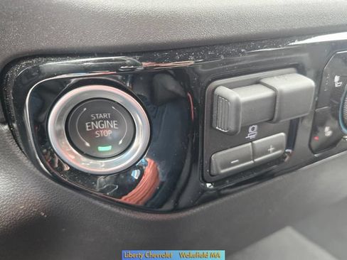 Used 2025 Chevrolet Silverado 1500 LT AWD/4WD image 23