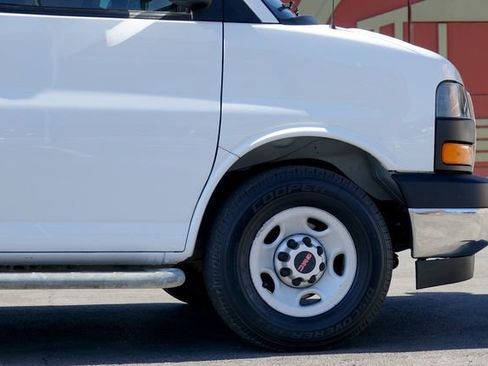 Used 2017 GMC Savana 2500 image 17