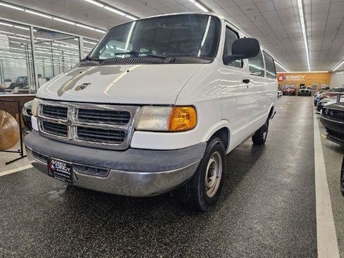 Used 2001 Dodge B2500 Passenger RWD image 1