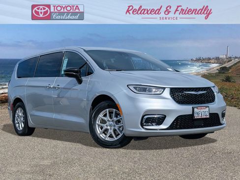 Used 2024 Chrysler Pacifica Touring image 1