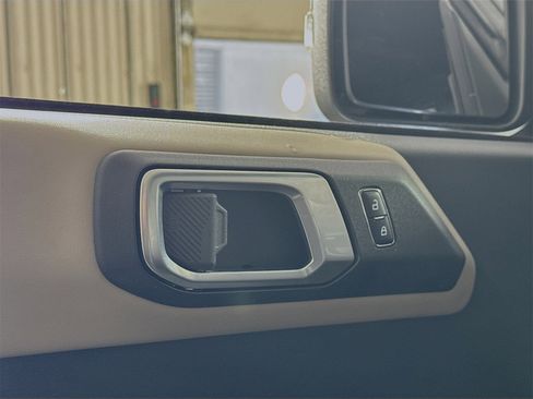 Used 2023 Ford Bronco Wildtrak image 13