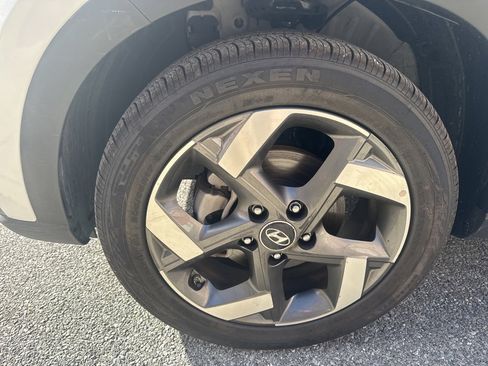 Used 2025 Hyundai Venue SEL image 10