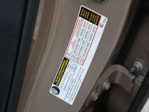Used 2025 Nissan Pathfinder Platinum FWD image 34