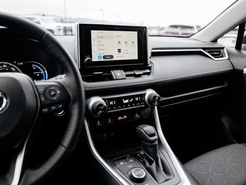 Used 2025 Toyota RAV4 XLE w/ Convenience Package image 23