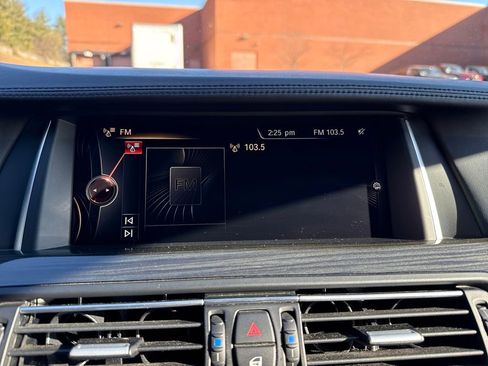 Used 2016 BMW M5 image 17