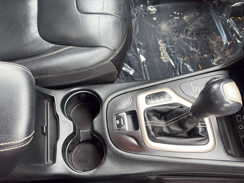 Used 2016 Jeep Cherokee Limited AWD/4WD image 18