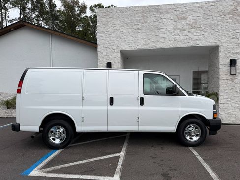 Used 2020 Chevrolet Express 2500 w/ Enhanced Convenience Package image 18