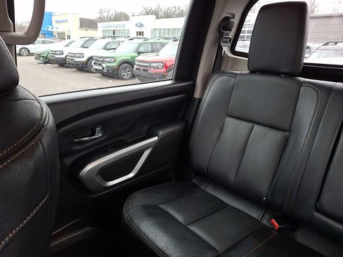 Used 2017 Nissan Titan SL image 18