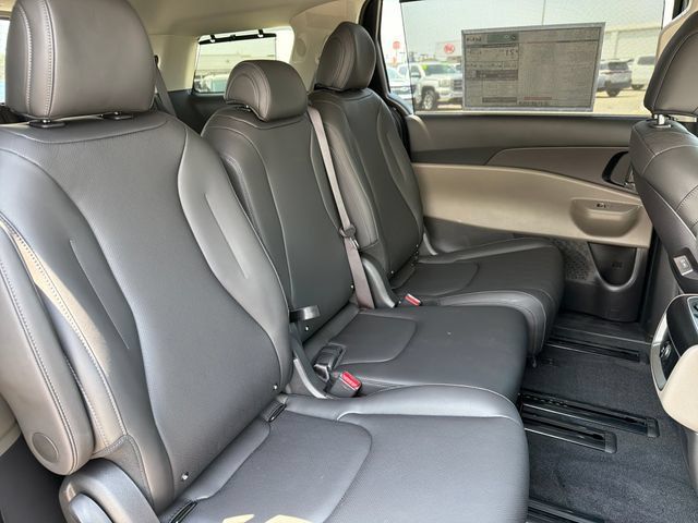 New 2026 Kia Carnival EX FWD image 22