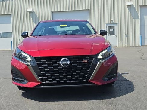 Used 2025 Nissan Altima 2.5 SR AWD/4WD image 2