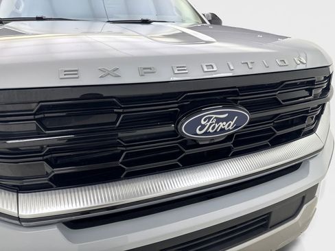 Used 2025 Ford Expedition Platinum AWD/4WD image 25
