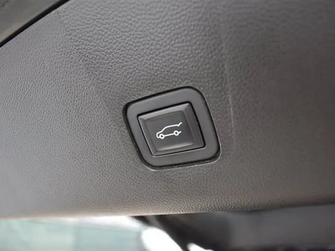 Used 2019 Chevrolet Traverse LT w/ LPO, Floor Liner Package AWD/4WD image 36