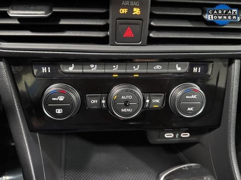 Used 2024 Volkswagen Jetta SE w/ Panoramic Sunroof Package image 19