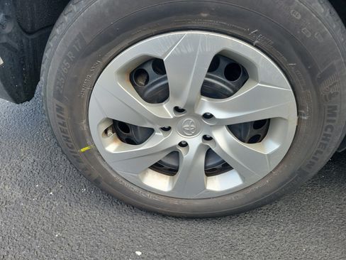 Certified 2022 Toyota RAV4 LE FWD image 5