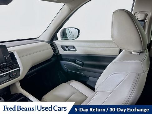 Certified 2024 Nissan Pathfinder SL w/ Black Appearance Package image 25