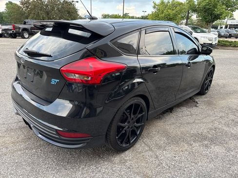 Used 2017 Ford Focus ST FWD image 10