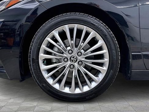 Used 2022 Toyota Avalon Limited image 9