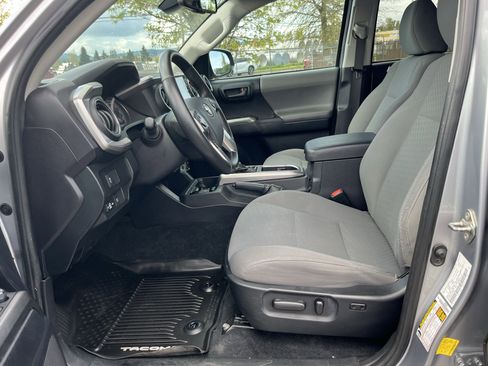 Used 2020 Toyota Tacoma SR5 AWD/4WD image 10