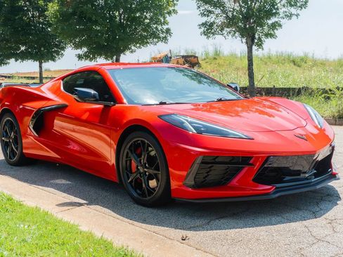 Used 2021 Chevrolet Corvette Stingray Preferred Cpe w/ Z51 Performance Package RWD image 3