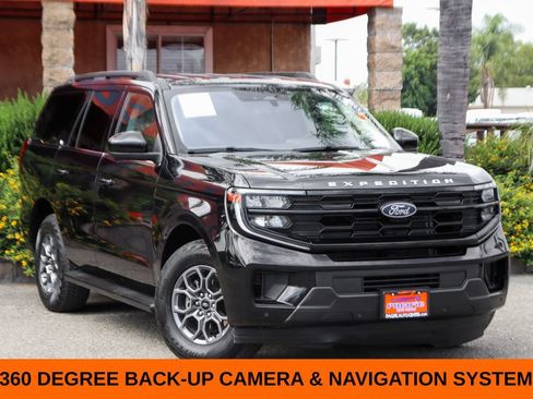 Used 2025 Ford Expedition Active AWD/4WD image 2