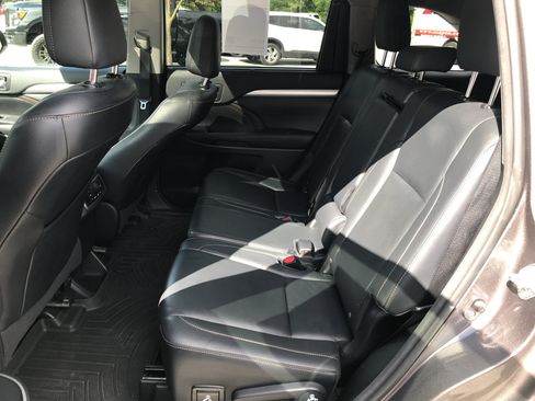 Used 2016 Toyota Highlander XLE AWD/4WD image 27