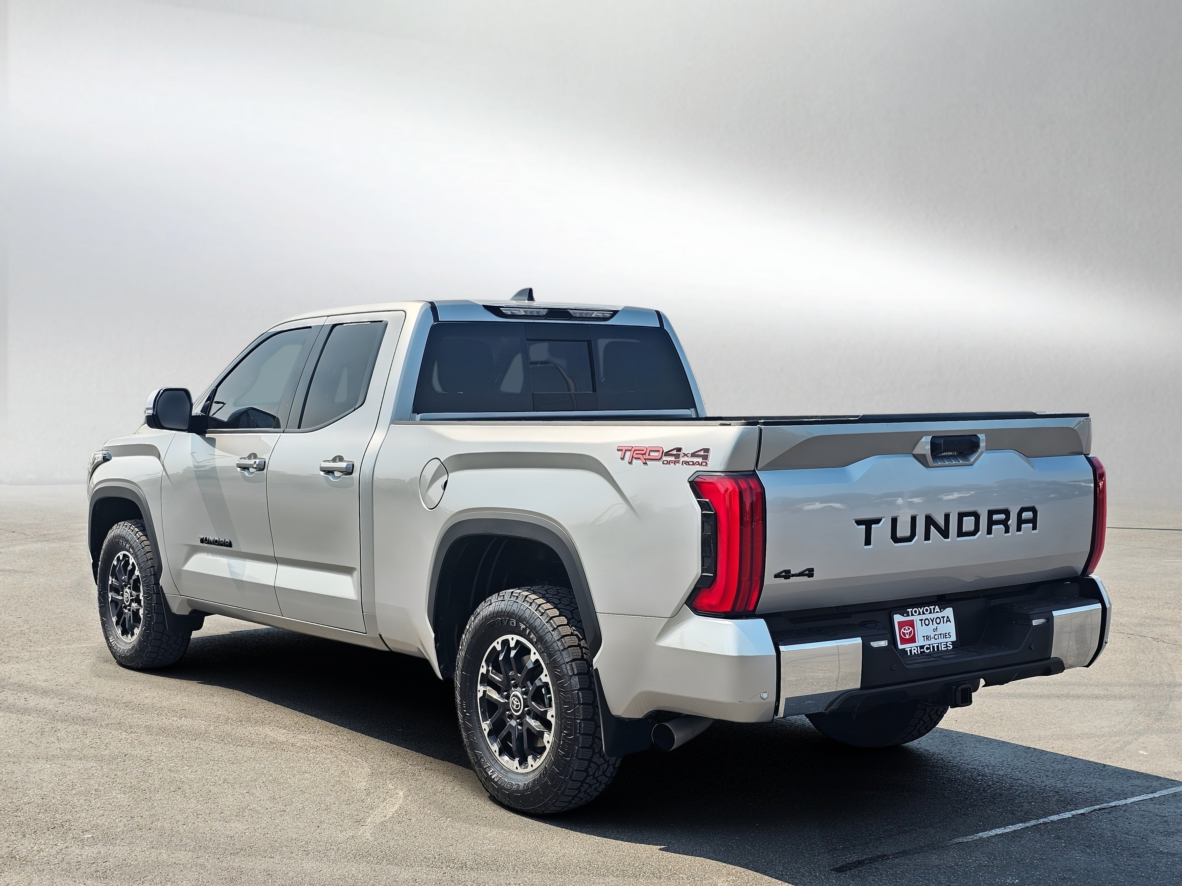 Certified 2022 Toyota Tundra SR5 w/ TRD Off-Road Package AWD/4WD image 3