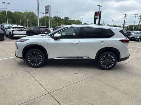 New 2026 Nissan Rogue Platinum AWD/4WD image 3